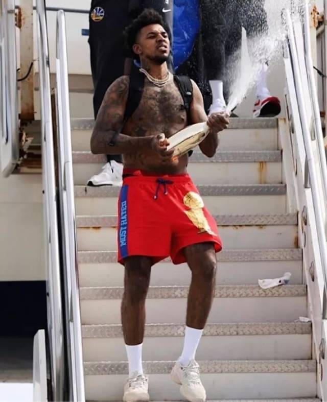 阿斯预测皇马首发：阿诺德替补，卡马文加替下小马出任右边锋（《阿斯报》预测皇马首发：阿诺德无缘先发，卡马文加顶替小马出任右边锋）