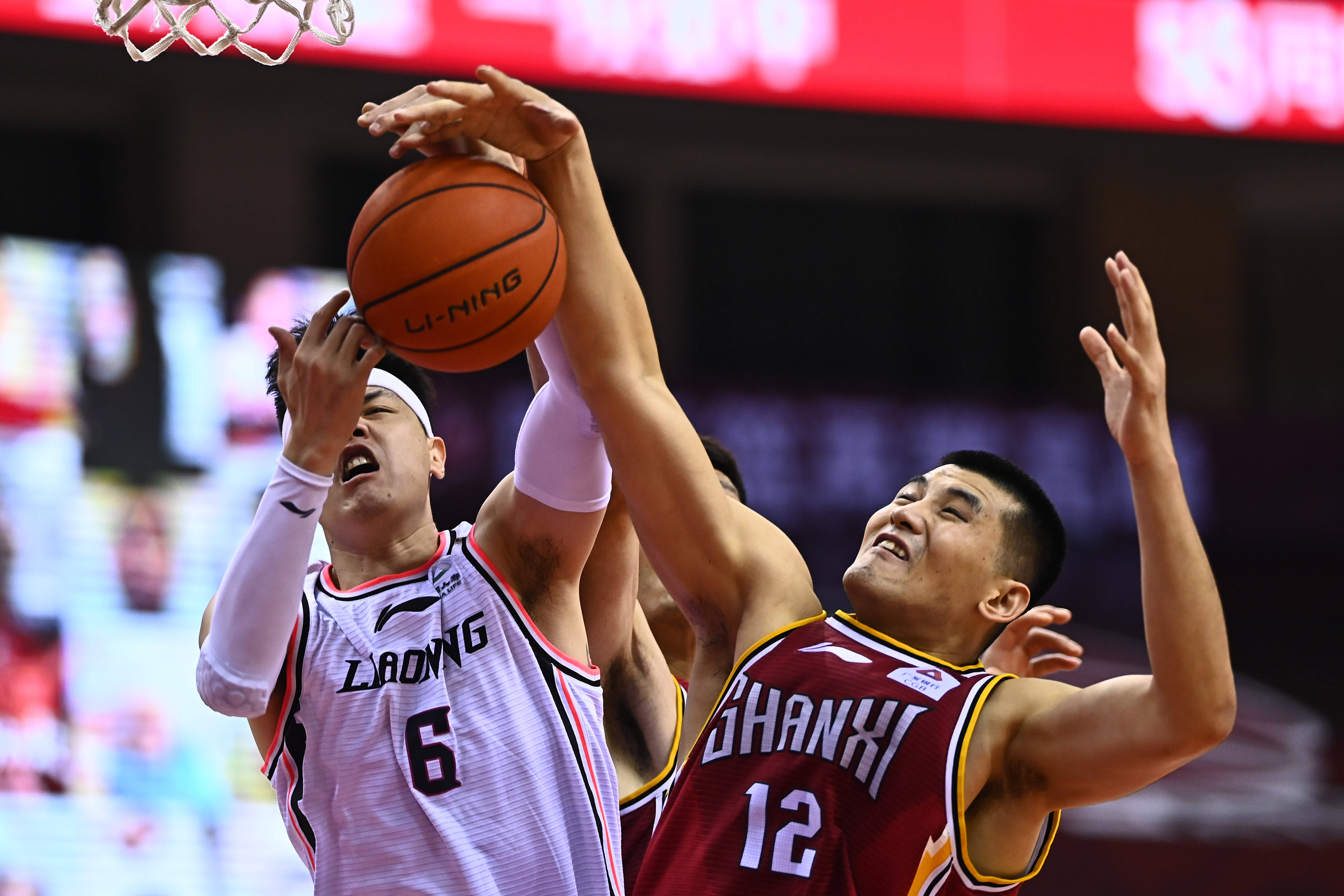 霍伊伦本赛季意甲10场4球，与上赛季联赛进球数持平（霍伊伦本季意甲10战4球，已追平上季联赛进球数）