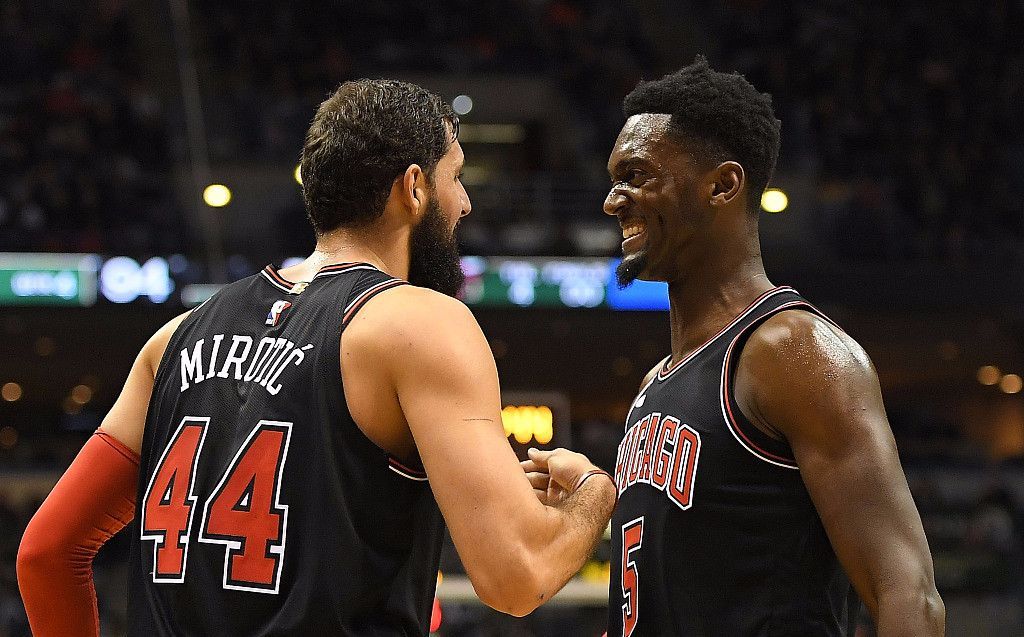 莱奥头发被拽找阿切尔比理论，后者：敢再指我就掰断你手指头（头发被拽后莱奥上前质问阿切尔比，后者警告：再指我就掰断你手指）