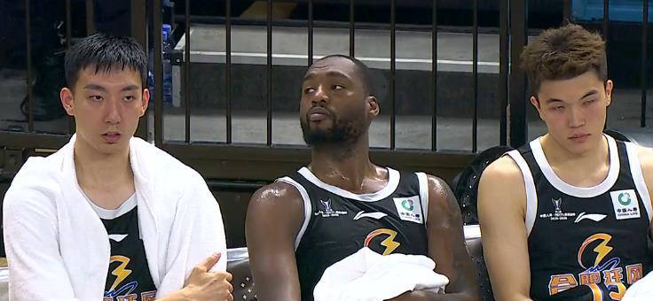 记者：徐彬可能外租葡萄牙，会考虑个人意愿；12月初回国集训（记者称徐彬或租借赴葡萄牙，将尊重本人意愿；12月上旬回国参加集训）