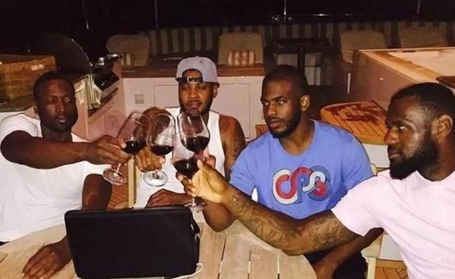 0-1！英意豪门欧冠巅峰对决：7亿战舰连伤两员大将 88分钟惨遭绝杀（0-1！欧冠英意豪门对撞：7亿豪阵连折两员大将，第88分钟遭绝杀）