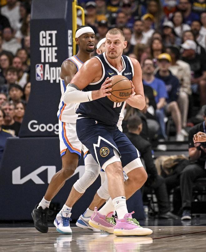 博主：国足选帅名单已上报，竞争主要在邵佳一和李国旭间展开（国足选帅候选名单已上报，邵佳一与李国旭成为主要竞争者）